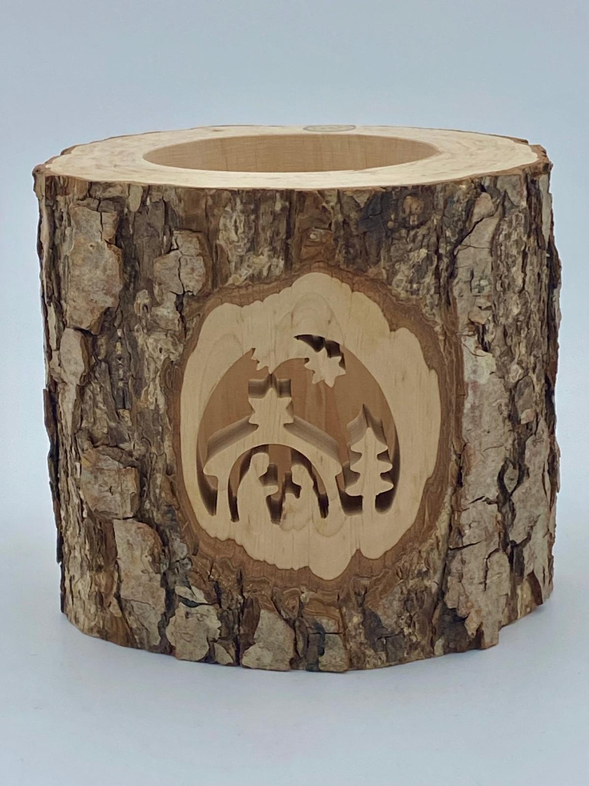 Stimmungsleuchter im Holzstamm